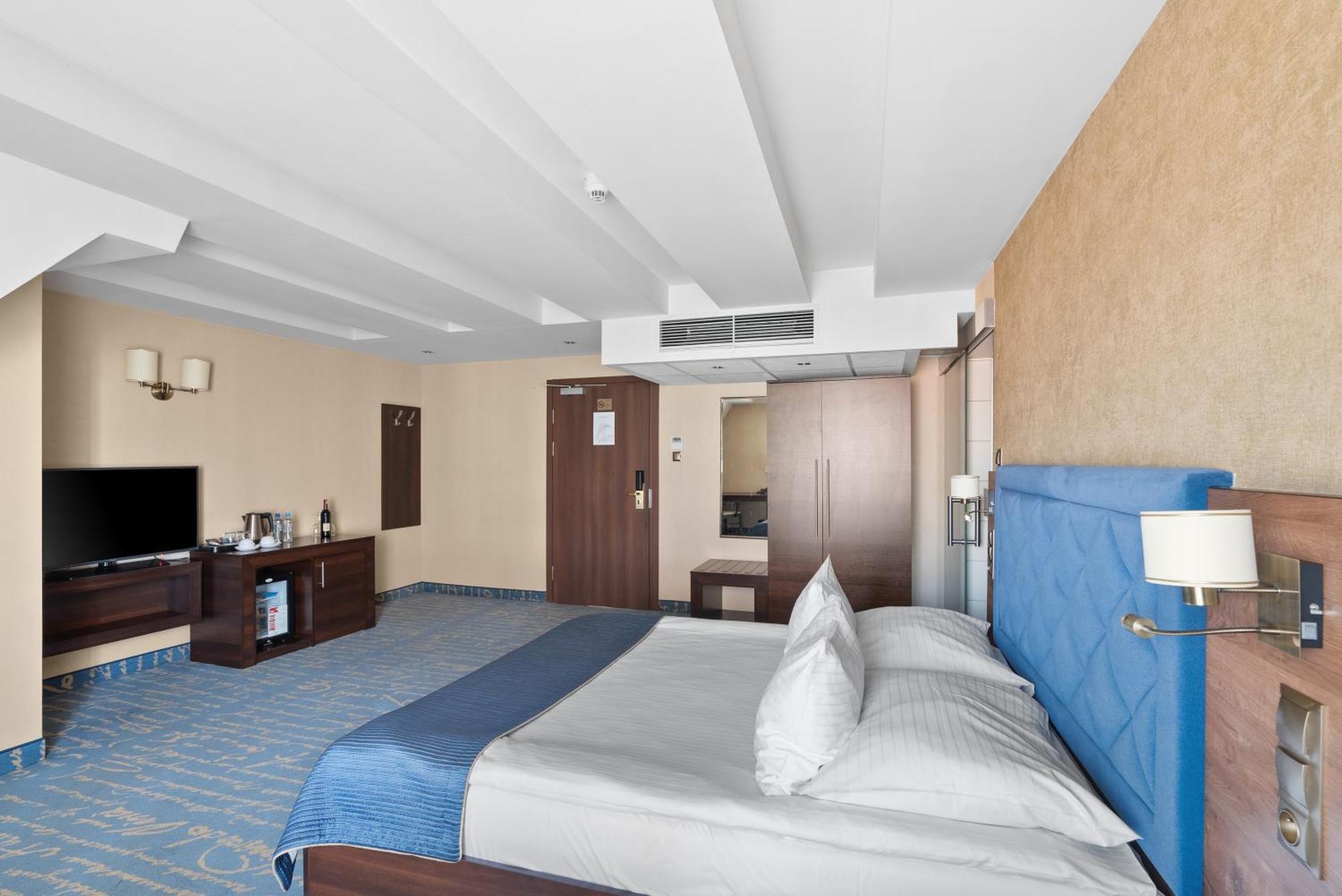 Hotel Diament Plaza 4*